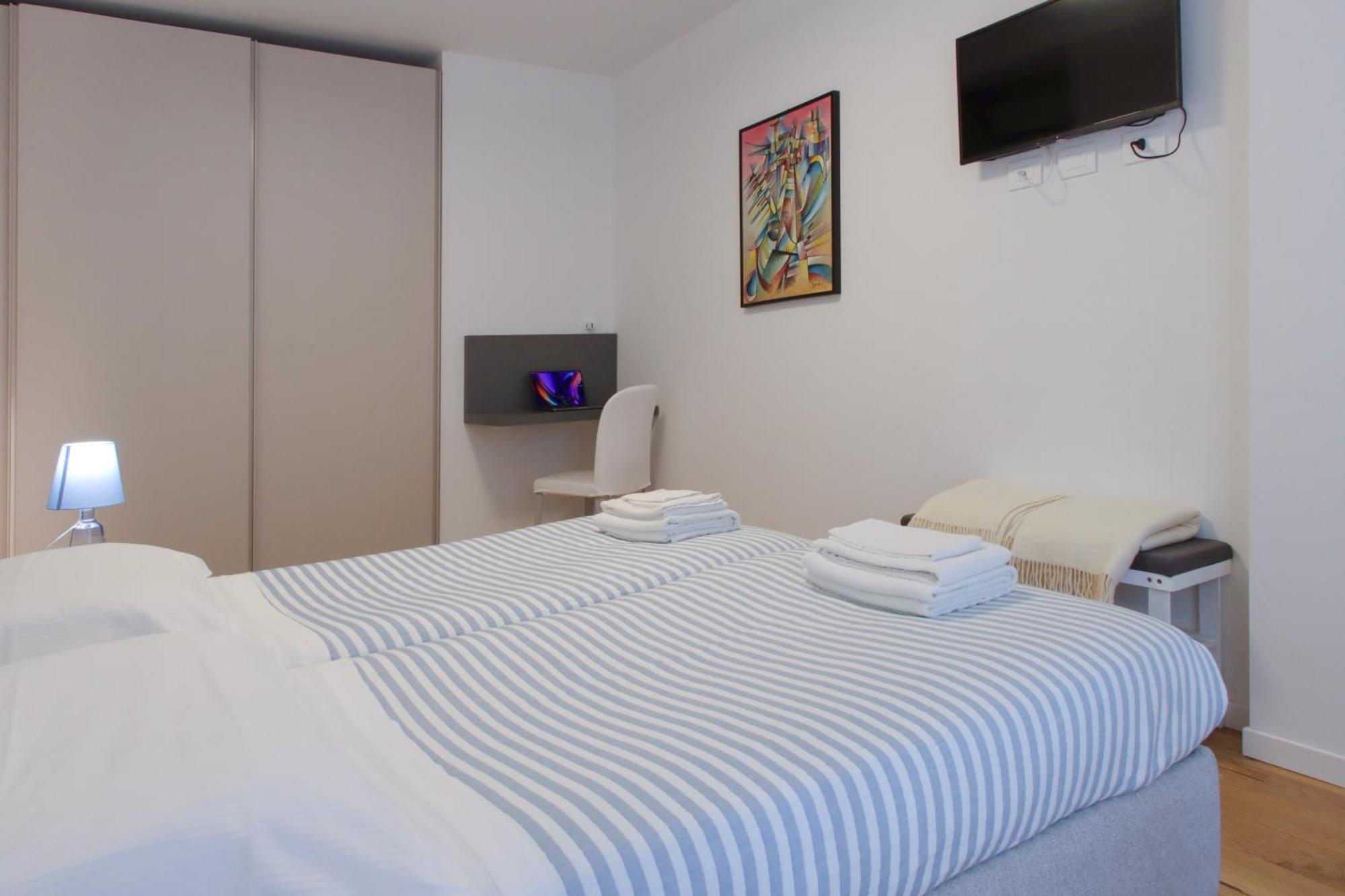 Casa Ardo Wifi & Free Parking In Lecco Center Apartment Bagian luar foto