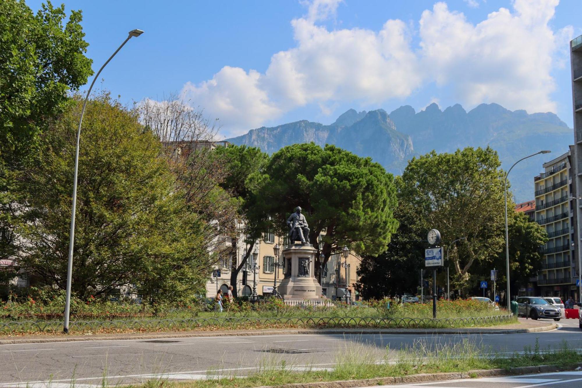 Casa Ardo Wifi & Free Parking In Lecco Center Apartment Bagian luar foto