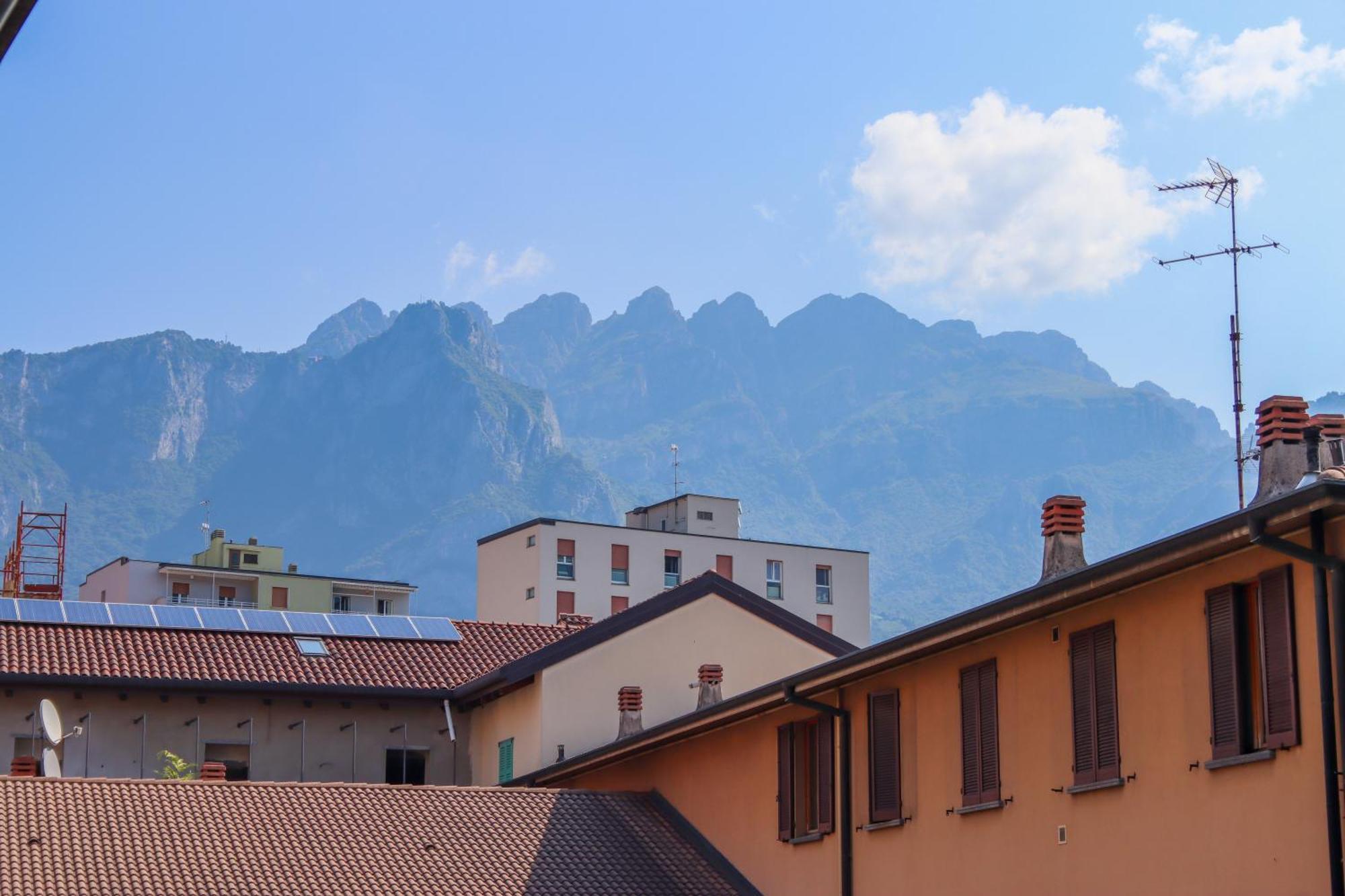 Casa Ardo Wifi & Free Parking In Lecco Center Apartment Bagian luar foto